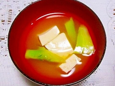 木綿豆腐とブロッコリーの茎の味噌汁